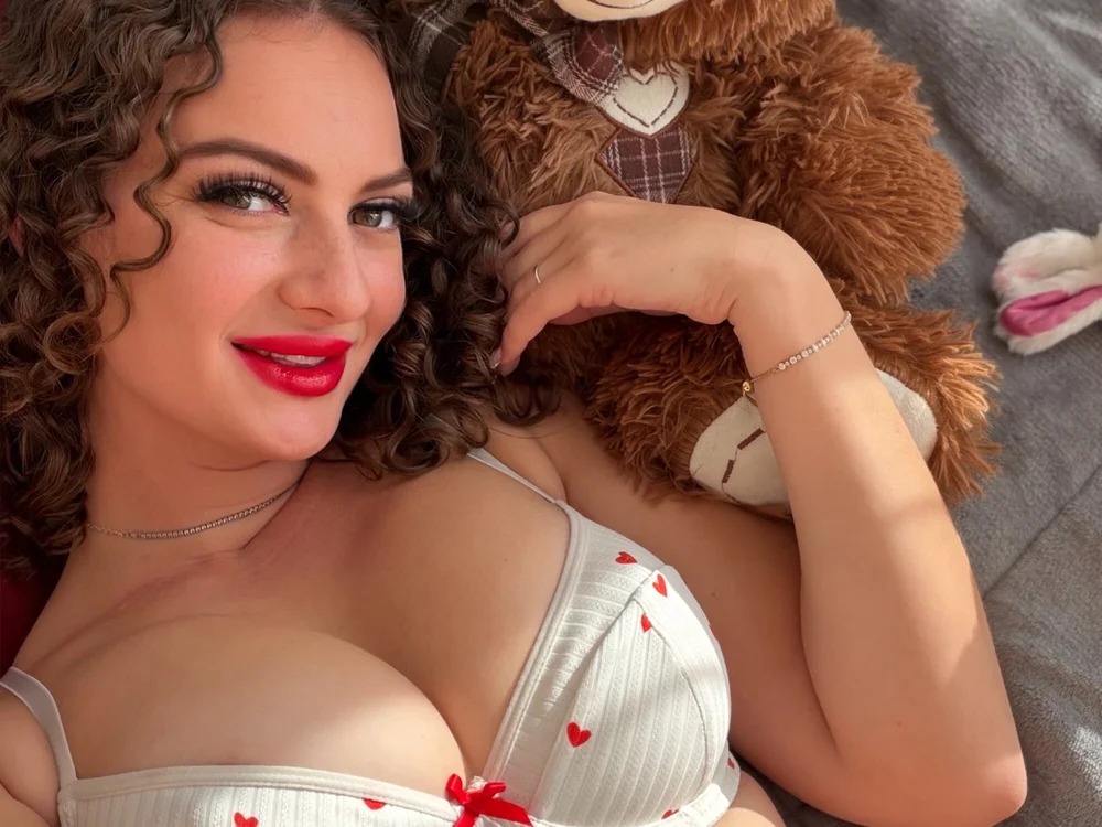 CurlyChloe