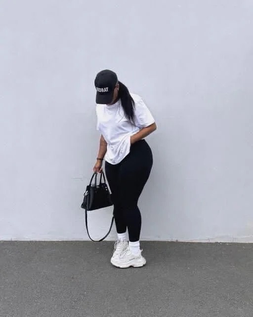 CurvyAssXX21