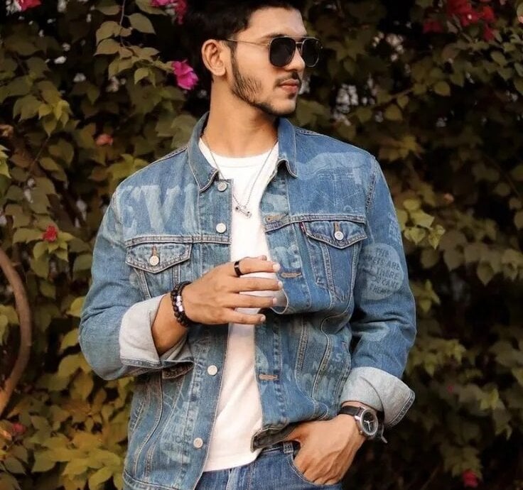 DeSi_hot_young_couple