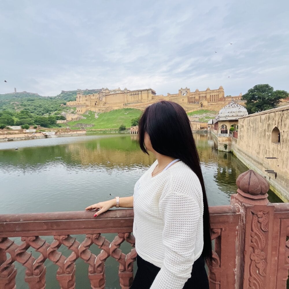 Mahira_sharma01