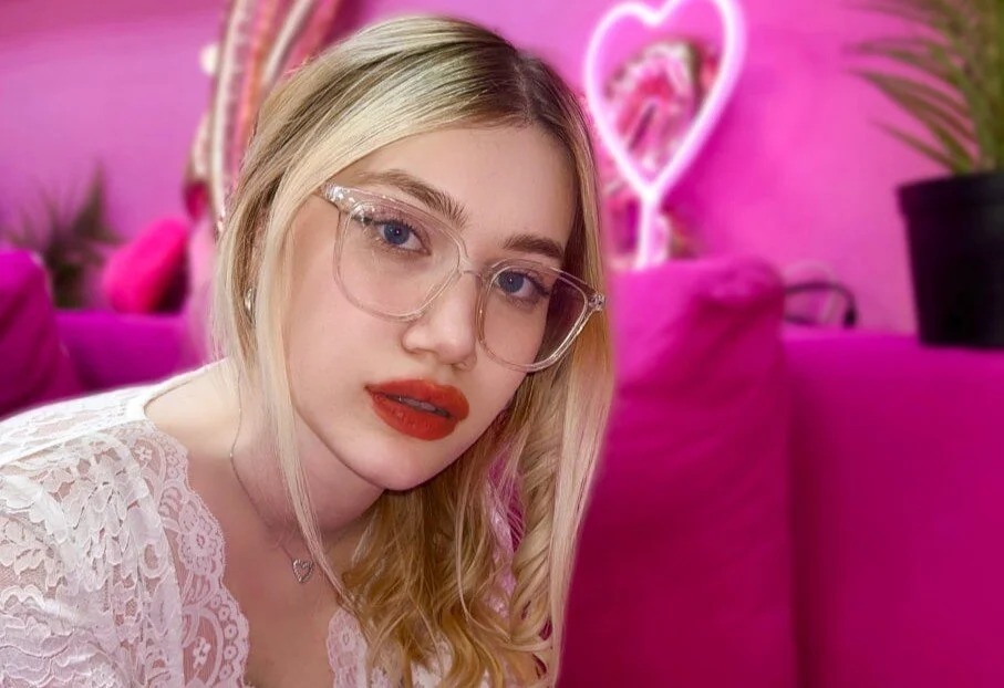 blonde_angell