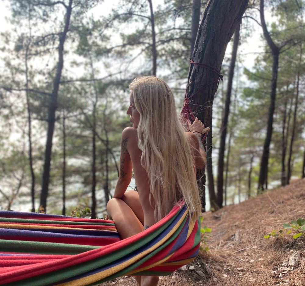 mistress_in_the_forest